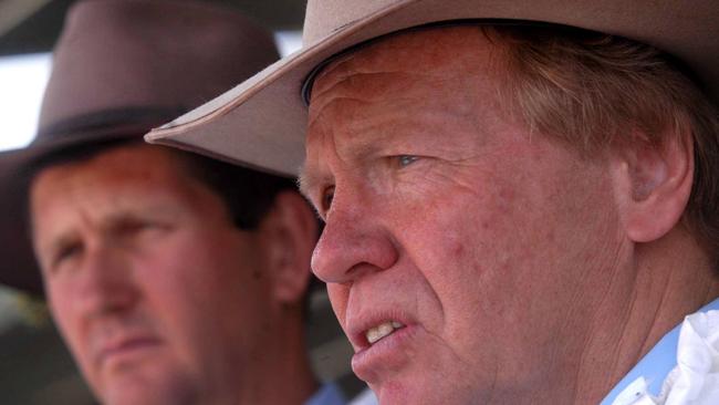 Peter Beattie (front) and Opposition Leader Lawrence Springborg in 2007. Picture: David Martinelli