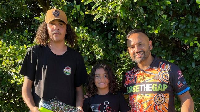 Young Bundjalung men Tyreece Daley and Lennox Monaghan with Aboriginal artist Alan McKenzie. Photo: Bianca Monaghan