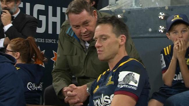 Steve Hansen talks to an injured Ben Smith.