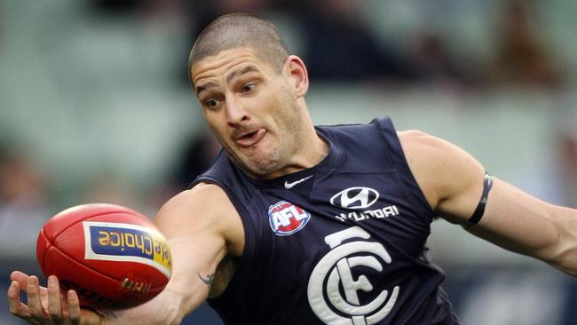 Carlton v Richmond. MCG. Brendan Fevola pulls in a one hander.