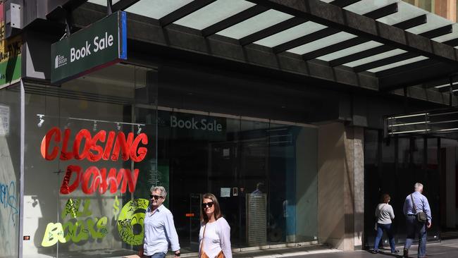 Shoppers return to Melbourne’s CBD as JobKeeper ends. Picture: NCA NewsWire / Ian Currie