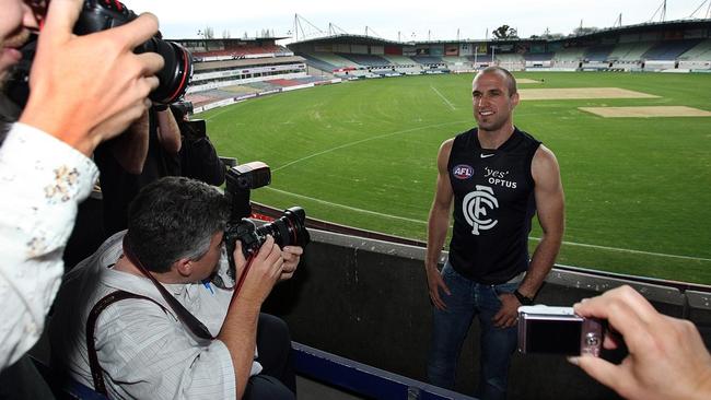  Chris Judd signs up at the Carlton Football Club. Here a vibrant Judd deals with the questions from the media with coach Bre...