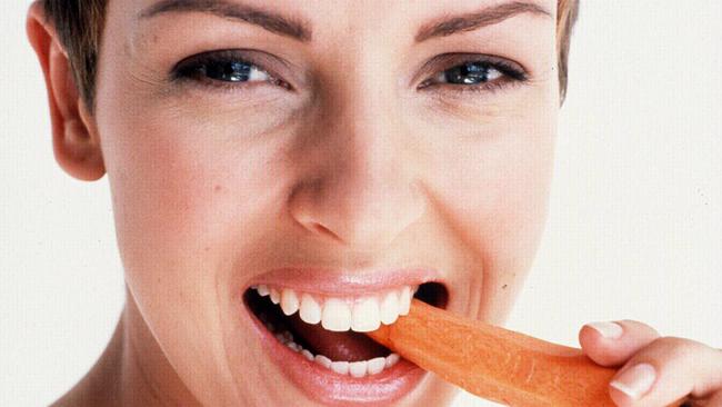 Woman eating carrot for healthy skin. / Situation / Women vegetables carrots model health generic