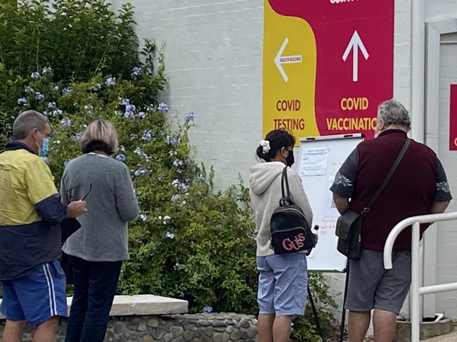 Lines forming at the Sunny Street COVID vaccine and testing hub in Tewantin shortly after the Premier announced a three day lockdown on June 29.