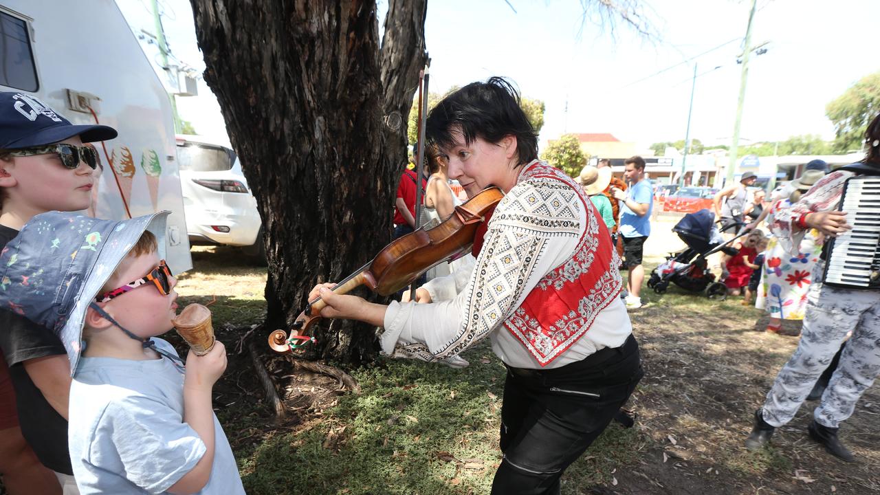 Roaming musicians kept the vibes high. Picture: Mike Dugdale