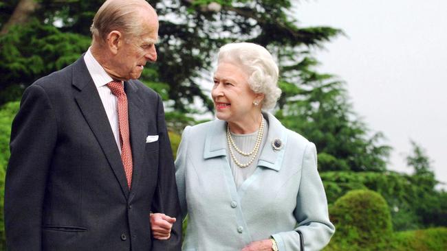 Queen Elizabeth and Prince Philipwalk at Broadlands in Romsey, southern England in 2007.