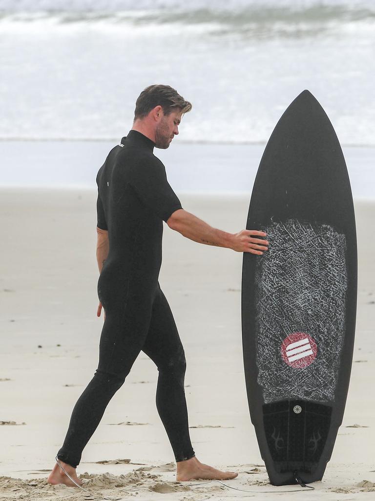 Celebrities Who Surf! See Action Shots of Jennifer Aniston, Liam Hemsworth  and More Stars Catching Waves - Us Weekly