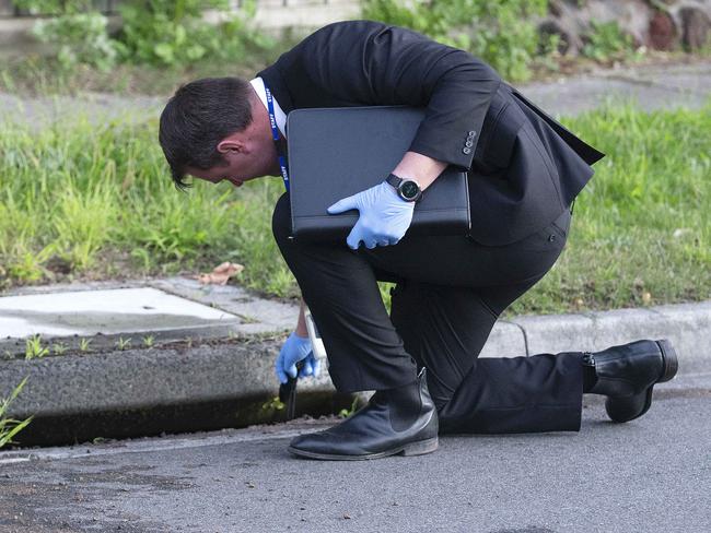 Police are investigating the circumstances surrounding the death of a man in Endeavour Hills last night.Emergency services were called to  Calrossie Close about 7.50pm after reports that a man had been critically injured.On attendance police located a deceased man.The exact circumstances surrounding the manÕs death are yet to be determined but Homicide Squad detectives are on scene and investigating. Picture: Sarah Matray