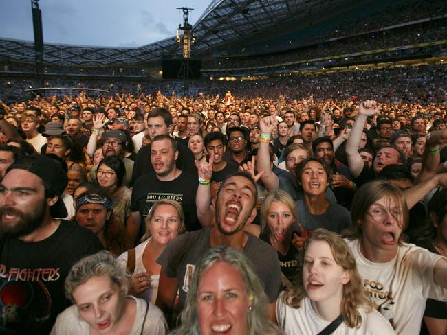 Foo Fighters’ treat Sydney to epic overtime show at ANZ Stadium | The ...