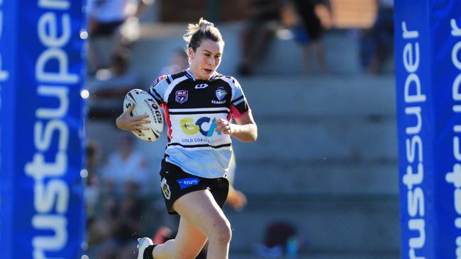 Jessika Elliston on her way to a try for Tweed. Picture: SMP Images