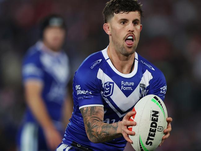 SYDNEY, AUSTRALIA - AUGUST 10: Toby Sexton of the Bulldogs looks to pass during the round 23 NRL match between St George Illawarra Dragons and Canterbury Bulldogs at Netstrata Jubilee Stadium, on August 10, 2024, in Sydney, Australia. (Photo by Jeremy Ng/Getty Images)