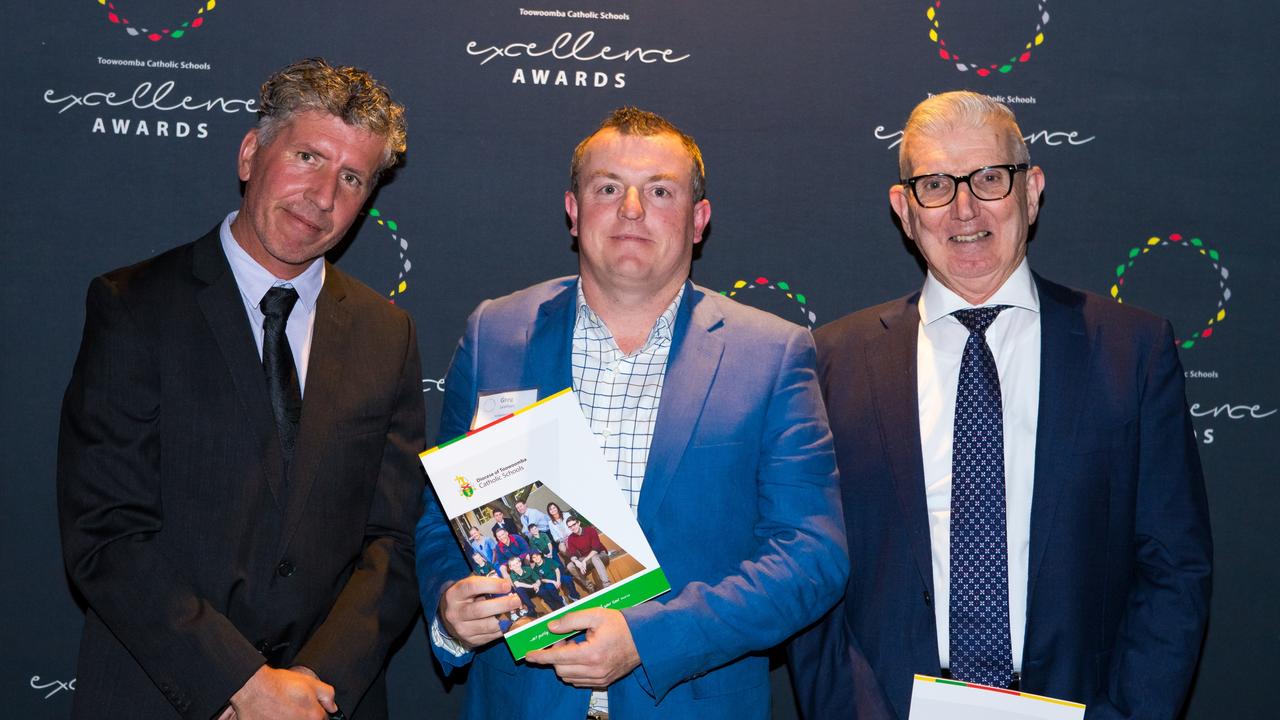 Award recipient Greg Leathart (centre) with Bill Thomson and Dr Pat Coughlan.