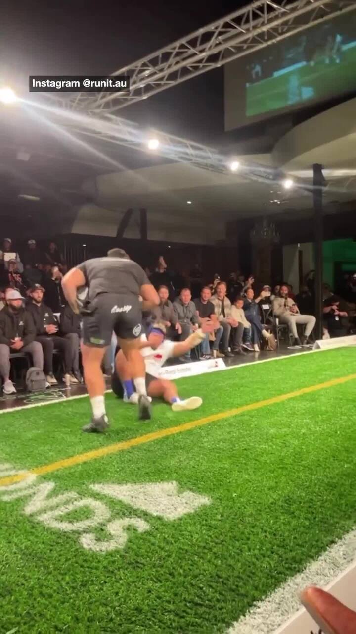 Run It Straight challenger gets KO'd in sickening hit