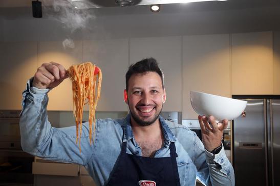 Måltid provokere Måned Hands-on pasta cooking class with MasterChef star Aldo Ortado | NT News
