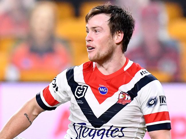 BRISBANE, AUSTRALIA - JUNE 04: Luke Keary of the Roosters scores a try during the round four NRL match between the Brisbane Broncos and the Sydney Roosters at Suncorp Stadium on June 04, 2020 in Brisbane, Australia. (Photo by Bradley Kanaris/Getty Images)