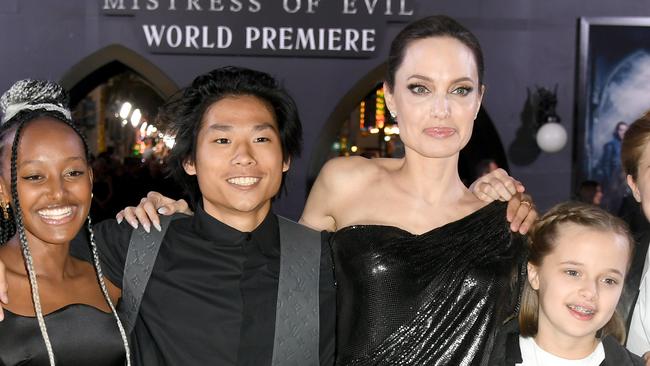 LOS ANGELES, CALIFORNIA - SEPTEMBER 30: (L-R) Knox LÃ©on Jolie-Pitt, Zahara Marley Jolie-Pitt, Pax Thien Jolie-Pitt, Angelina Jolie, Vivienne Marcheline Jolie-Pitt, and Shiloh Nouvel Jolie-Pitt attend the world premiere of Disney's Maleficent: Mistress Of Evil" at El Capitan Theatre on September 30, 2019 in Los Angeles, California. (Photo by Kevin Winter/Getty Images)