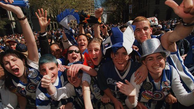 North Melbourne fans cheering the Roos at the 1998 parade. Picture: HWT Library.