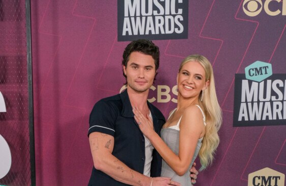 Kelsea Ballerini And Boyfriend Chase Stokes Make Red Carpet Debut | The ...