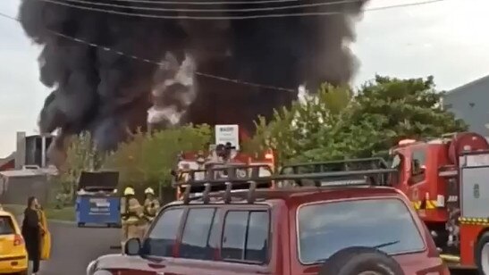 A fire has destroyed multiple vehicles at a car wreckers yard in Melbourne’s north. Picture: @merchantali/Twitter