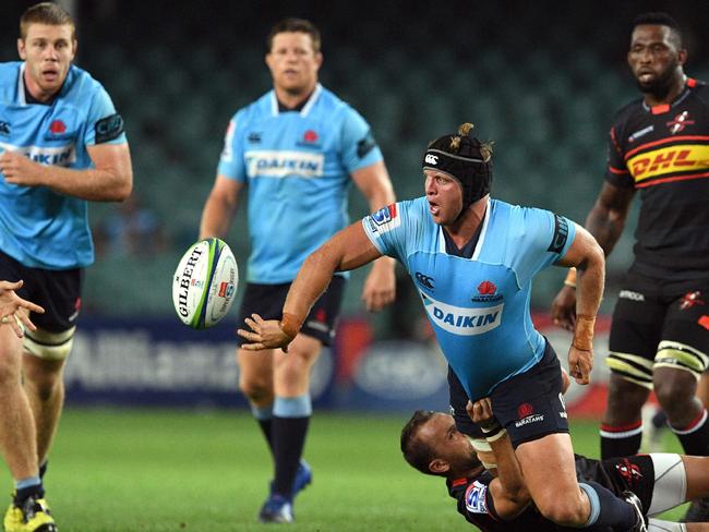 Damien Fitzpatrick (second right) pops a pass against the Stormers. Picture: AFP