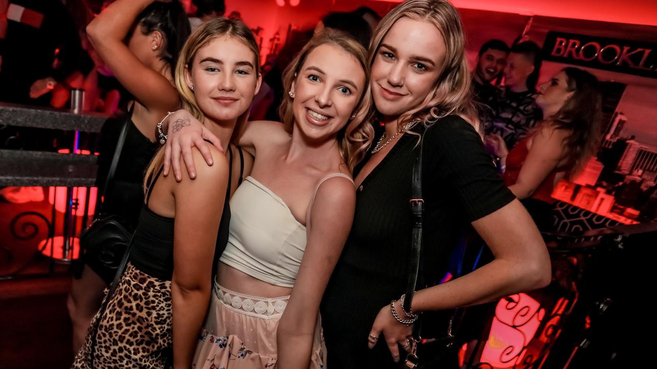 Maxi Leigh, Kianna Paine and Paris Topp have a girls night at Sin City Nighclub.