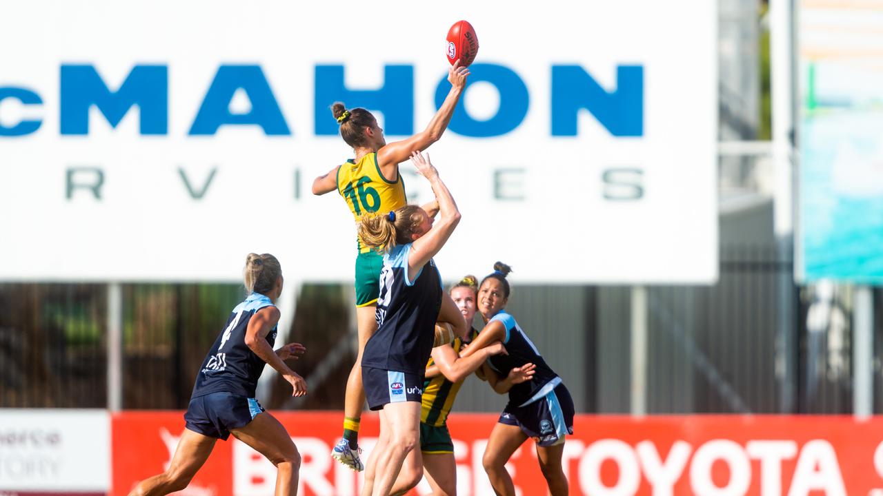 2020-21 NTFL Women's Premier League Grand Final - Darwin Buffettes v PINT Queenants. Jasmyn Hewett leaps for a centre bounce. Photograph: Che Chorley