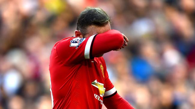 MANCHESTER, ENGLAND - SEPTEMBER 27: Wayne Rooney of Manchester United walks off the pitch after receiving a straight red card following a foul on Stewart Downing of West Ham during the Barclays Premier League match between Manchester United and West Ham United at Old Trafford on September 27, 2014 in Manchester, England. (Photo by Laurence Griffiths/Getty Images)