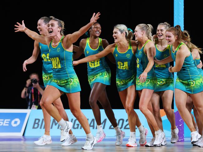 BIRMINGHAM, ENGLAND - AUGUST 07: Team Australia (Gretel Bueta 4th from L) celebrate victory during the Netball Gold Medal match between Team Jamaica and Team Australia on day ten of the Birmingham 2022 Commonwealth Games at NEC Arena on August 07, 2022 on the Birmingham, England. (Photo by Stephen Pond/Getty Images)