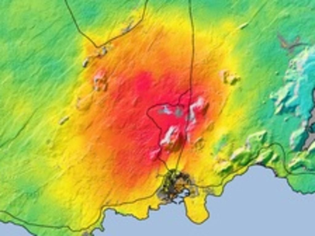 COSMO-Skymed interferogram spanning 24-hours between 18−19 November at 06:41. The broad uplift signal visible in orange/red around Svartsengi is indicative of a deep inflation (>5 km) taking place.