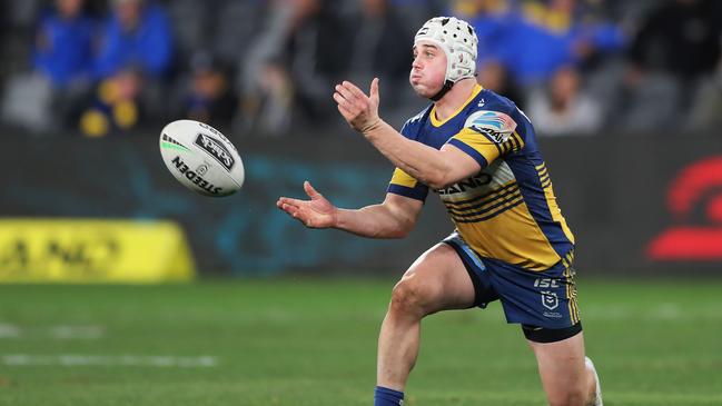 Reed Mahoney of the Eels passes during the round eight NRL match between the Parramatta Eels and the North Queensland Cowboys. Picture: Matt King/Getty Images