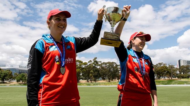 Southern District captain Jess O’Reilly (L) with Stringrays player/coach Hannah Sampson after winning the 2019 women’s Twnety20 grand final. Picture: Morgan Sette