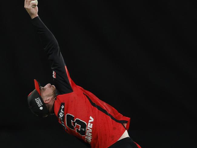 MELBOURNE, AUSTRALIA - DECEMBER 23: Mackenzie Harvey of the Renegades takes a catch to dismiss Matthew Spoors of the Scorchers during the BBL match between Melbourne Renegades and Perth Scorchers at Marvel Stadium, on December 23, 2024, in Melbourne, Australia. (Photo by Daniel Pockett/Getty Images)