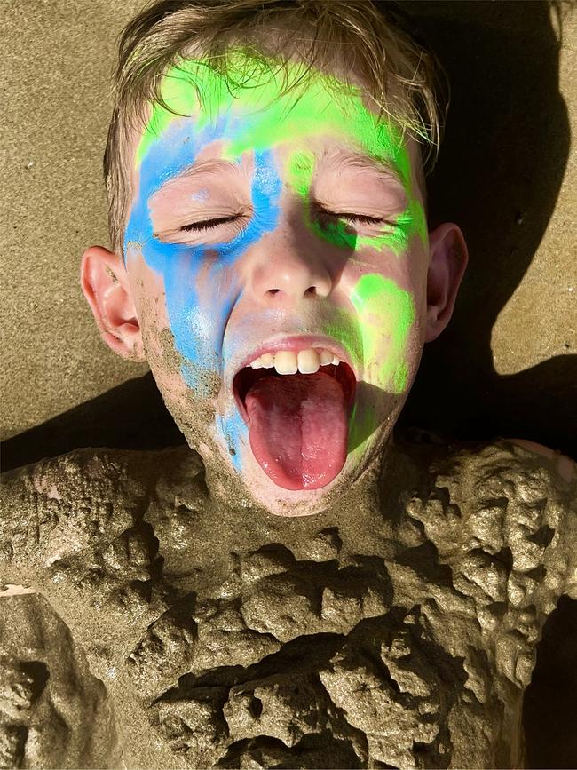 That’s one way to keep cool. Picture: Emily Hunter.