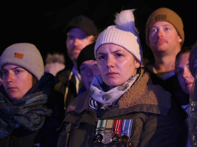 Many of the crowd at Anzac Cove were dressed in beanies and warm jumpers. Picture: Ugur Ulu/Anadolu Agency via Getty Images