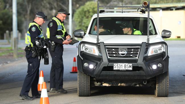 South Australia police monitor the border on the Dukes Highway at Bordertown. Picture: Tait Schmaal