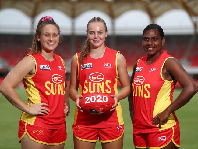 (L-R) Ellie Hampson, Charlotte Hammans and Kitara Whap-Farrar pose during a Gold Coast Suns AFLW Media Opportunity on February 08, 2019 in Gold Coast, Australia. (Photo by Chris Hyde/Getty Images.