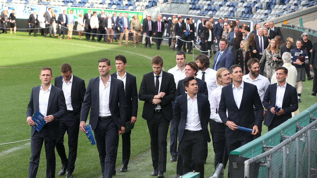 Peter Burnett death: thousands pay tribute at Kardinia Park memorial ...