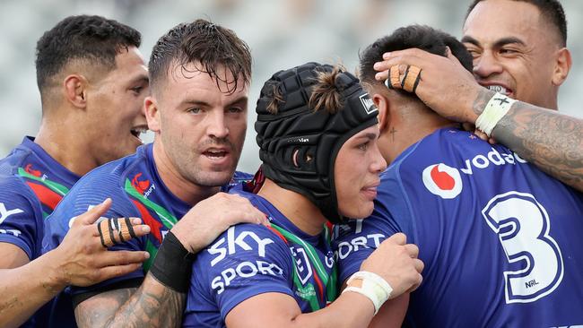 GOSFORD, AUSTRALIA - MAY 02: Adam Pompey of the Warriors celebrates his try with team mates during the round eight NRL match between the New Zealand Warriors and the North Queensland Cowboys at Central Coast Stadium, on May 02, 2021, in Gosford, Australia. (Photo by Ashley Feder/Getty Images)