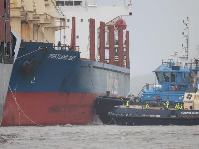 Port Botany shipping paused as bulk carrier towed in