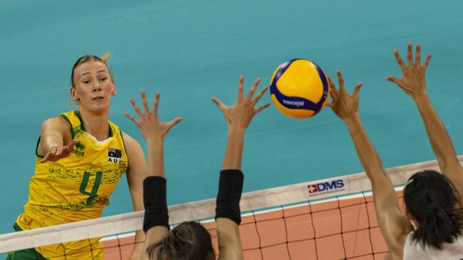 Caitlin Tipping in action for Australia’s volleyball team in 2022. Picture: Ezra Acayan/Getty Images