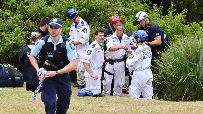 Police Rescue Squad officers at Diamond Bay before they retrieved the body. Picture: Max Mason-Hubers