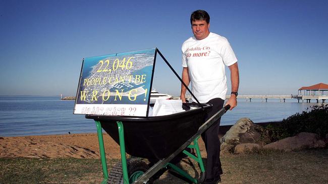 Redcliffe Mayor Allan Sutherland pushes a wheelbarrow full of petitions regarding amalgamation of local councils, in 2007.