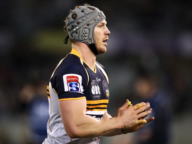 CANBERRA, AUSTRALIA - JUNE 03: David Pocock of the Brumbies thanks the crowd as he leaves the field during the round 16 Super Rugby match between the Brumbies and the Sunwolves at GIO Stadium Stadium on June 3, 2018 in Canberra, Australia. (Photo by Mark Kolbe/Getty Images for SUNWOLVES)