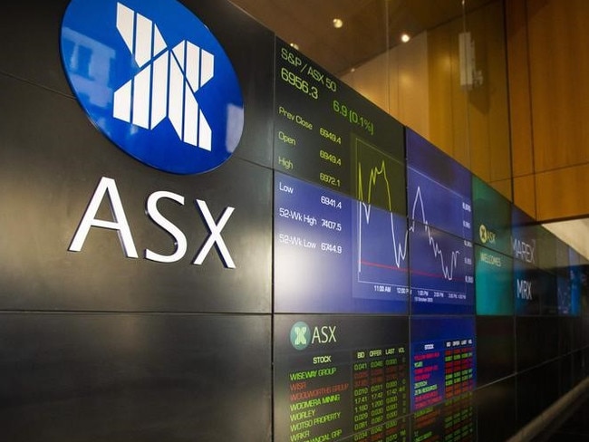 Aussie shares dip lower in cautious trading