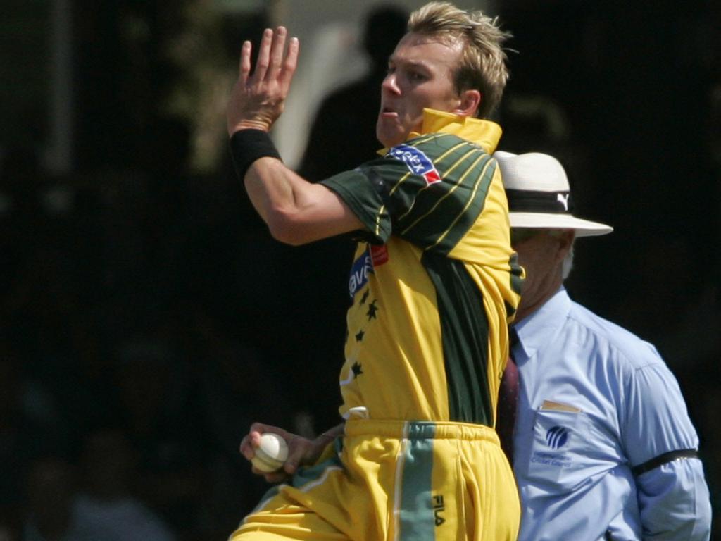 Brett Lee proved more than a handful for Mike Hussey.