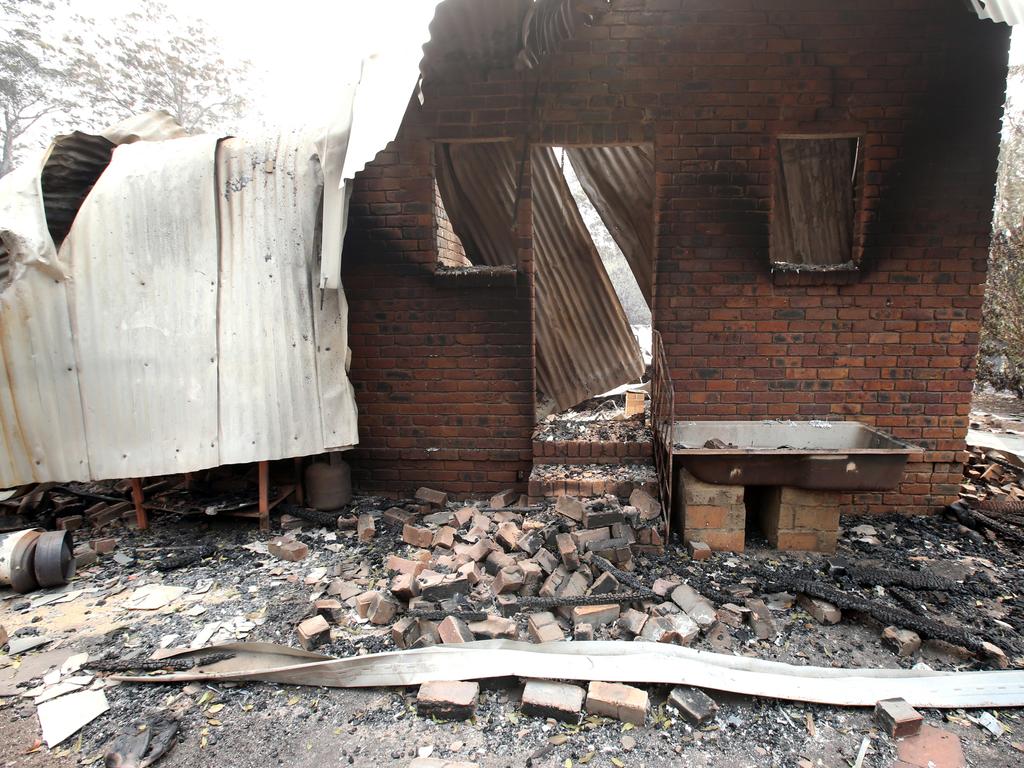 Daily Telegraph. Houses lost in the Nana Glen bushfrie. Property belonging to Warren Smith on Ellems Quarry Rd, Nana Glen. Picture Nathan Edwards.