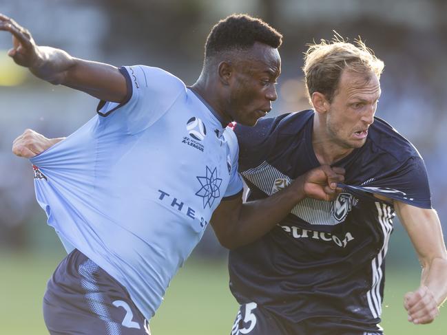 Aaron Calver of Sydney and Georg Niedermeier of the Victory during the Round 5 A- League match between Sydney FC and Melbourne Victory at Jubilee Oval in Sydney, Sunday, November 25, 2018. (AAP Image/Craig Golding) NO ARCHIVING, EDITORIAL USE ONLY