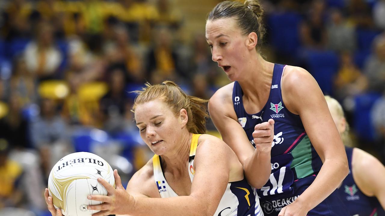 Emily Mannix of the Vixens (right) competes with the Sunshine Coast Lightning’s Steph Wood during the Super Netball semi-final in 2020. Getty Images