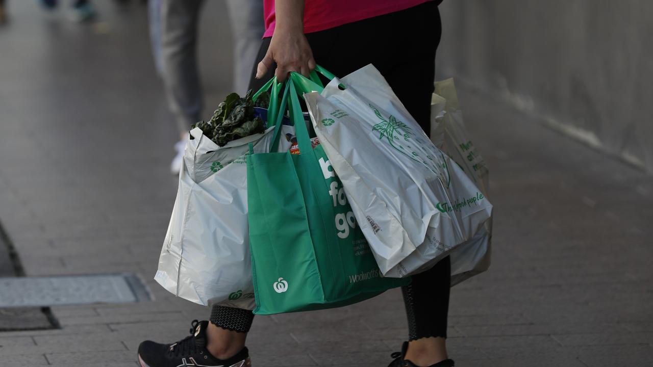 Most shoppers were found to bring bags from home. Picture: NCA NewsWire / Nikki Short