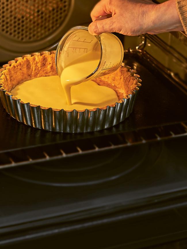 How to make the tart without spillage (pour the cream into the tart in the oven).